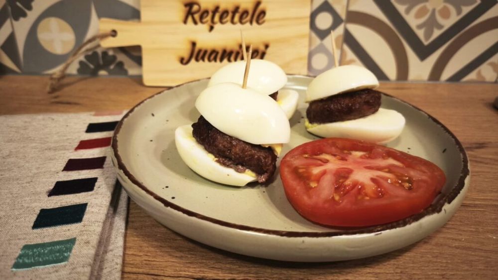 Rețetele Juanitei | Minihamburgher în ou umplut - o variantă ideală pentru cei care nu mănâncă pâine sau pentru un aperitiv mai deosebit