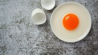 Ce arată culoarea gălbenușului despre calitatea oului / Nuanța portocalie nu garantează o valoare nutritivă mai mare