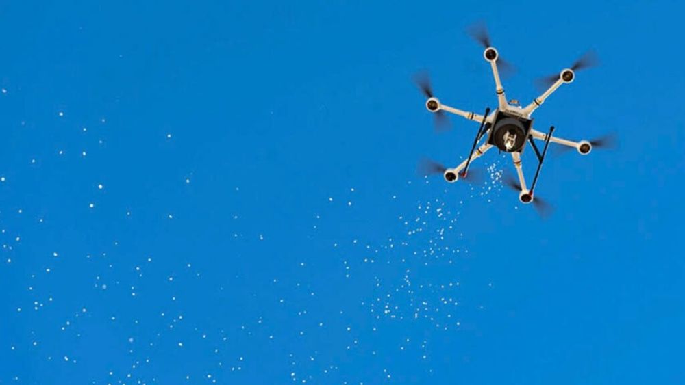 Alternativă eco la pesticide: Un startup folosește raze X și drone pentru a elimina insectele dăunătoare