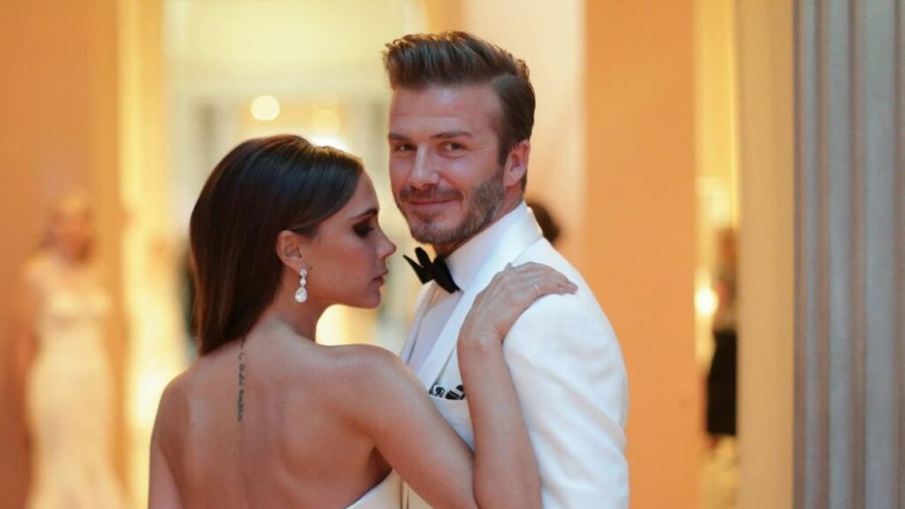 Felul de mâncare pe care i-l gătește David Beckham soției sale, Victoria, în serile în care iau cina acasă: „De când am cunoscut-o, ea mănâncă doar pește la grătar și legume la abur” / Ce părere are fosta solistă Spice Girls despre desert
