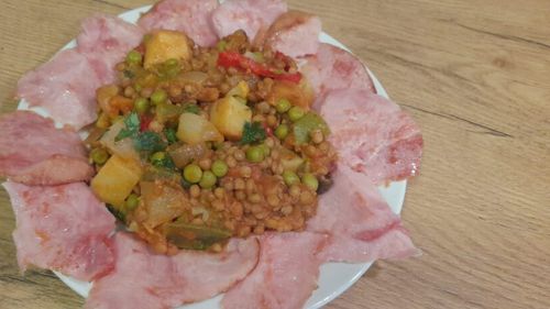 Rețetele Juanitei. Ghiveci cu linte și legume. Adăugăm proteină vegetală și transformăm ghiveciul clasic într-o mâncare completă. Îl poți lua și la pachet