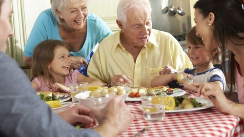 De ce dieta anilor ’80 reprezintă un model de sănătate / Specialiști: Revenirea la alimentația din anii 1980, cheia pentru a combate obezitatea și diabetul la generațiile tinere