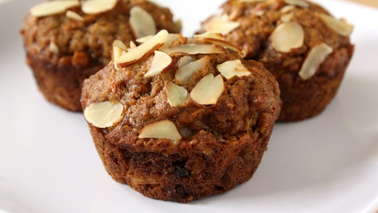 Brioșe cu dovleac bogate în proteine / Un dulce bun pentru micul dejun, sățios și gustos / Le poți lua cu ușurință și la birou, pentru o gustare delicioasă