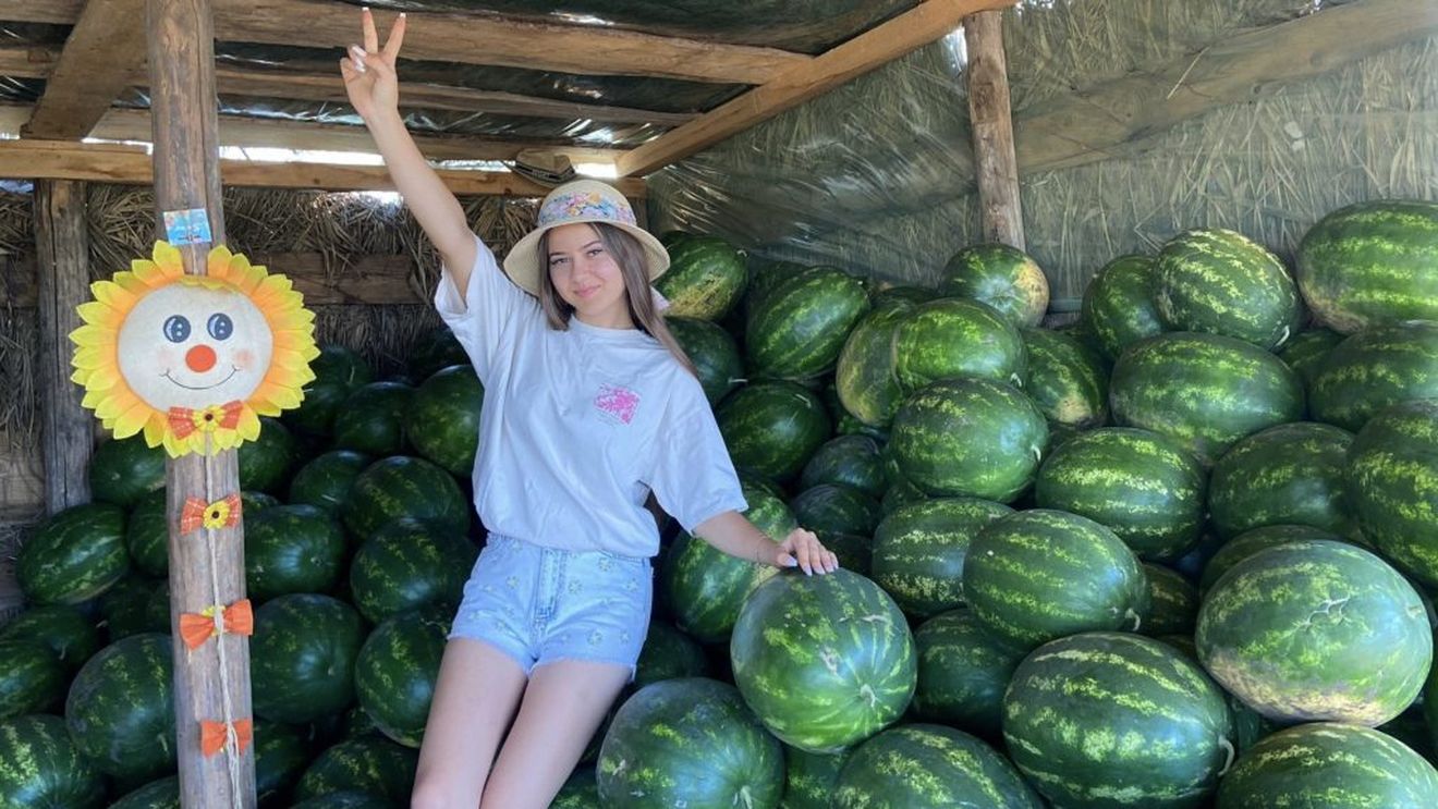 Raluca, o tânără de 19 ani din Botoșani, visează să transforme ferma familiei într-un model de sustenabilitate: „Vreau să devin inginer horticol. E greu, dar frumos”