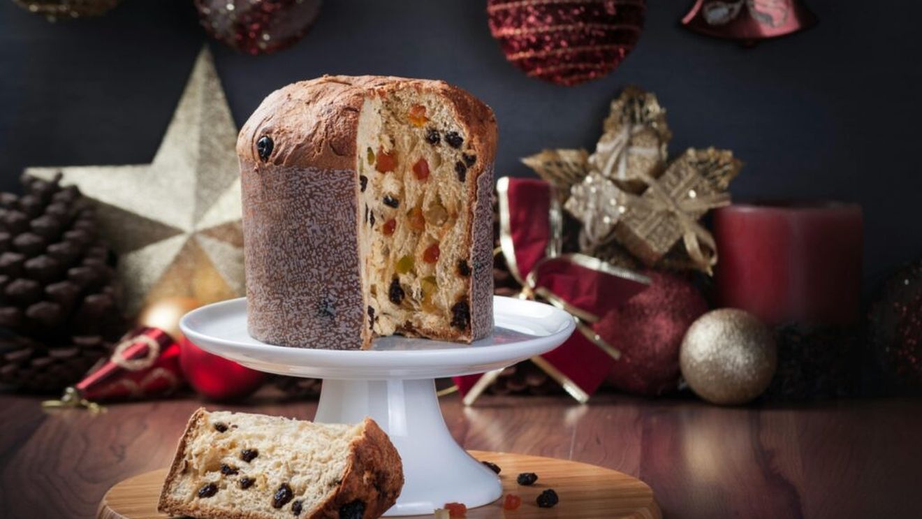 Panettone - cozonacul italian/ Ca și preparatul românesc și dulcele din Peninsulă are nevoie de mult timp pentru frământarea și creșterea aluatului, dar rezultatul este pe măsură
