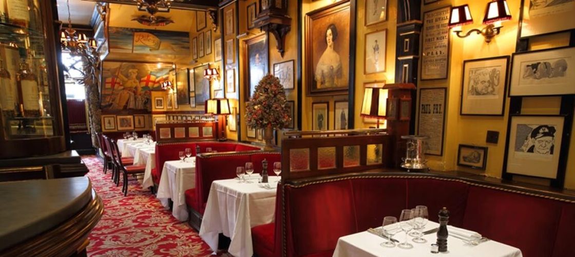 SONDAJ: Aproape 3 din 10 antreprenori din sectorul HoReCa se tem că își vor închide afacerea / Scăderea numărului de clienți, principala problemă