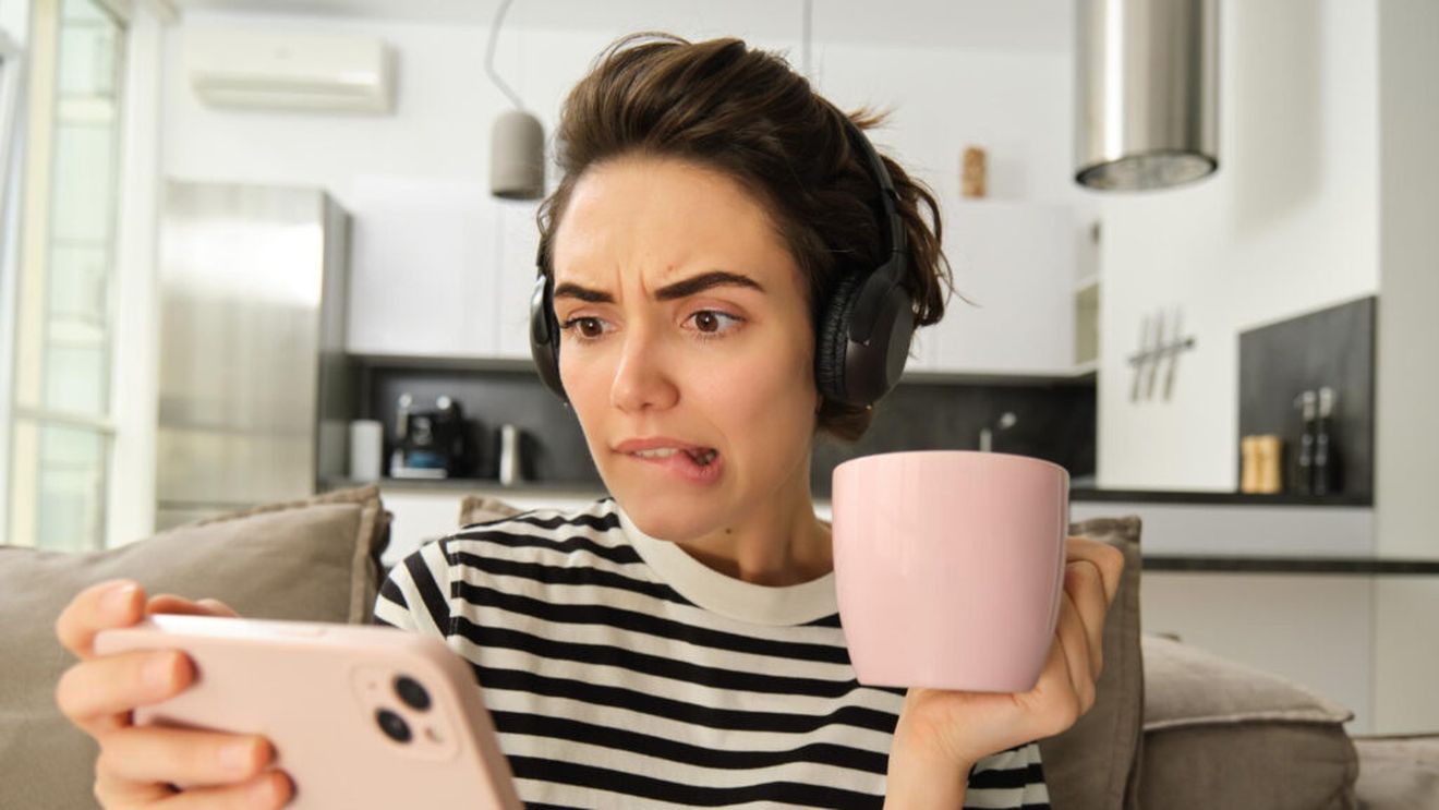 Cartoful divorțat și căpșuna amantă au cucerit TikTok-ul / De ce milioane de oameni se uită la cele mai absurde clipuri generate de AI