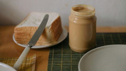 Untul de arahide s-ar putea să nu fie atât de bogat în proteine, așa cum credeai / Nutriționiștii spun că trebuie consumat cu moderație, el fiind un aliment bogat în grăsimi și foarte caloric, dar sănătos pentru inimă și plin de minerale