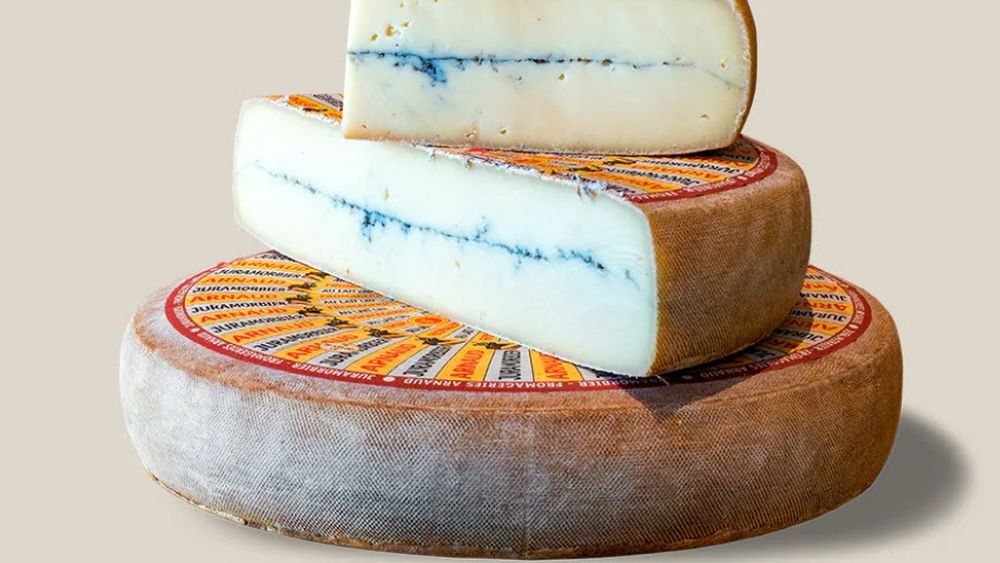 Sortiment de brânză, retras de la comercializare de Mega Image, având în vedere suspiciunea de prezenţă a E. Coli