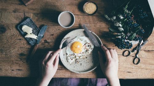 Un neurolog dezvăluie cele 5 alimente pe care ar trebui să le mănânci pentru a ține boala Alzheimer departe / Printre acestea se numără „orezul interzis”