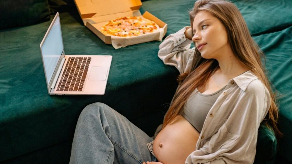Dietele bogate în zahăr și carbohidrați sunt sigure în timpul sarcinii? Un ginecolog explică ce riscuri există pentru mamă și bebeluș, în cazul unei alimentații nesănătoase