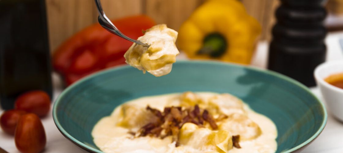 Calcan cu piure de conopidă: Cum gătești acasă un preparat simplu, cu aer de restaurant