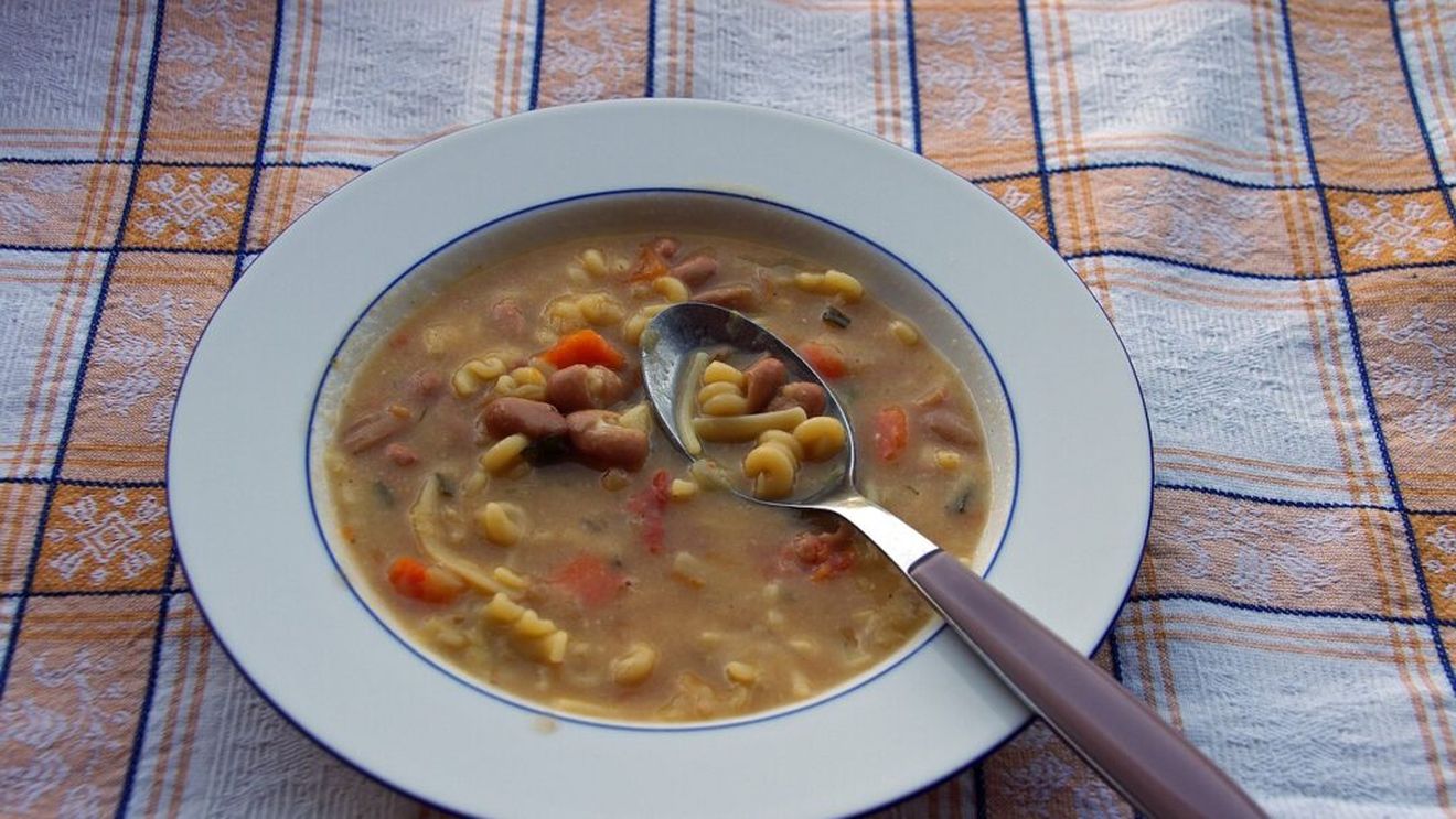 Marcello Mastroianni se ducea la Paris cu paste cu fasole în valiză. O rețetă vegetală veche de milenii, cu infinite variante, ideală de toamna până primăvara