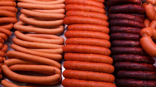 Alimentele asociate cu diabetul pe care probabil că le consumi zilnic, fără să știi ce risc presupun/Carnea roșie și mezelurile sunt în fruntea listei