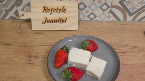 Griș cu lapte și fructe, un mic dejun dulce, chiar dacă nu conține zahăr/ Ideal pentru copii și cei care vor să evite zahărul procesat