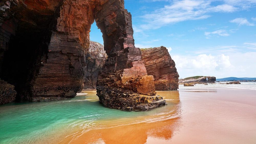 Galicia, perla atlantică a Spaniei. Ocean, plaje, munte, mâncare bună și ieftină. Ce poți vedea și ce poți gusta în această provincie spaniolă. Recomandările Ghidului Repsol