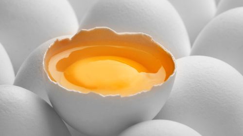 Ce riști, dacă mănânci ouă crude/Specialiștii enumeră o serie de riscuri pentru sănătate