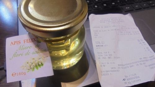 Prețuri piperate la câteva sortimente de miere din magazinul de stat deschis în București de Casa de Comerț ”Unirea”