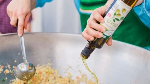 India intenţionează să majoreze taxele la importurile de uleiuri vegetale pentru a-i proteja pe fermierii locali