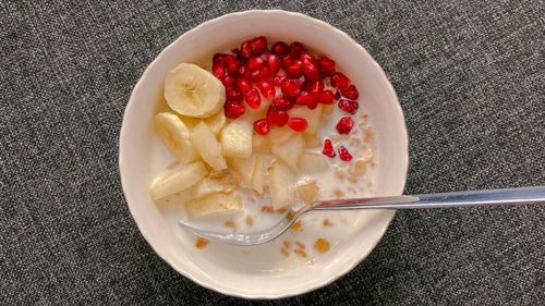 Un dietetician dezvăluie care sunt cele mai bune combinații alimentare pentru sănătatea ta și în ce situații trebuie să le eviți / Cui îi este interzis că consume lapte cu banana și lămâie cu ceai verde