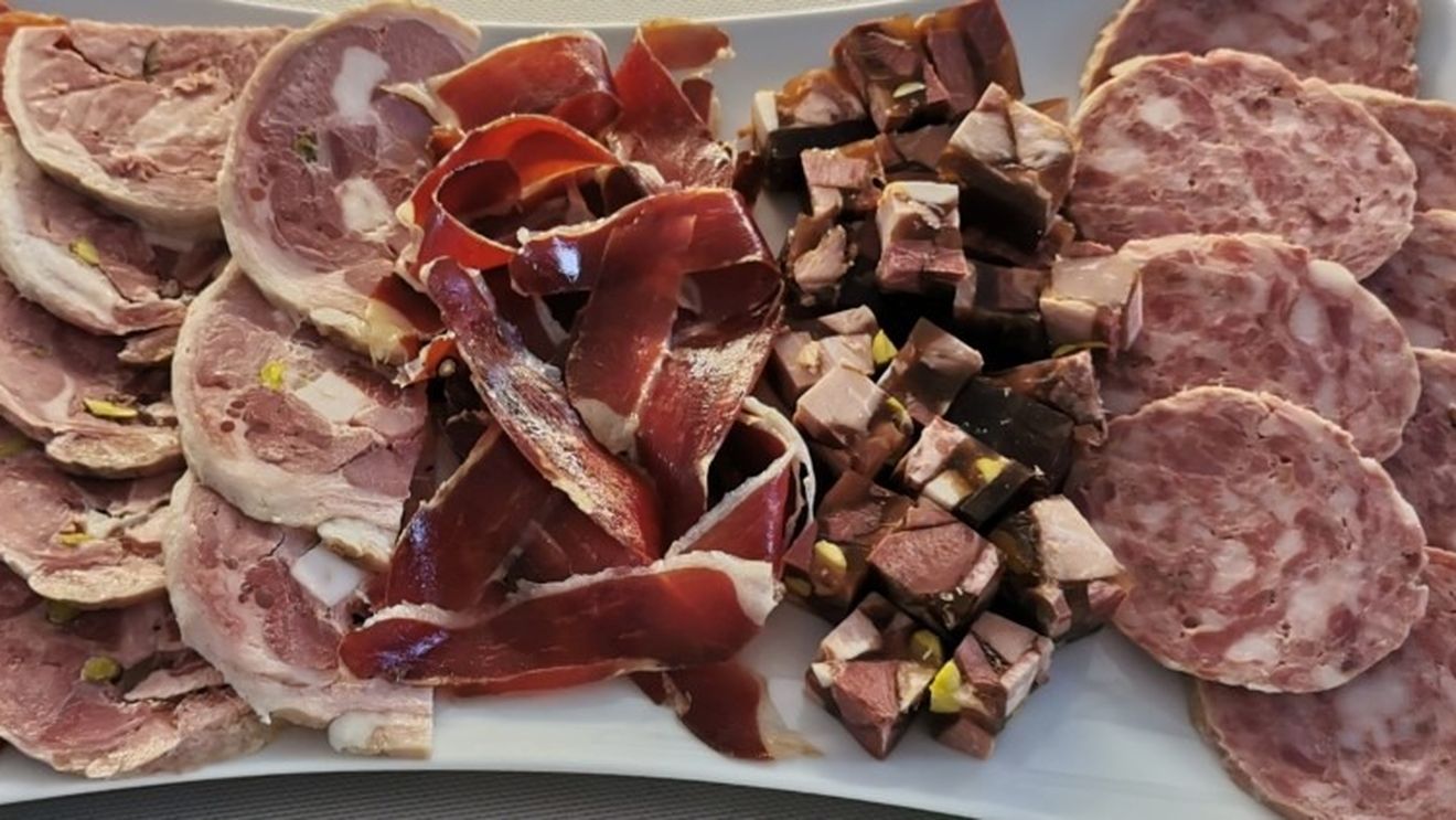 Model de business cu produse gourmet: Carnea de gâscă precum carnea de porc / Prosciutto, salam, mortadella, aspic, hamburger de gâscă