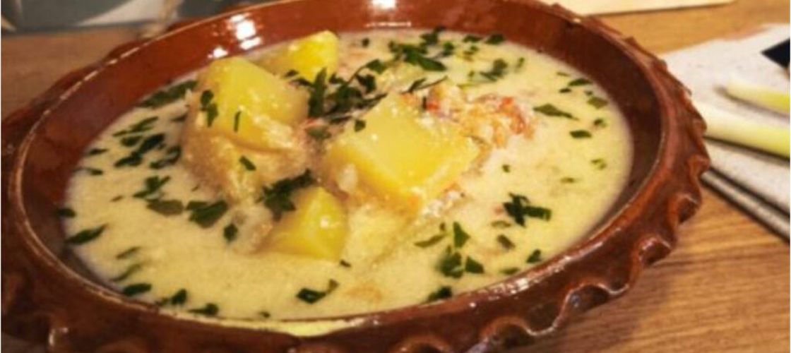 FOTO | Rețetele Juanitei | Ciorbă a la grec sau avgolemono. Eu am pus cartofi, poți pune orez. Și dacă vrei și smântână, dar rețeta tradițională e doar cu lămâie. Cu smântână e mai de-a noastră