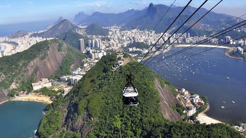 ANALIZĂ Tratatul UE - Mercosur: Comisia Europeană grăbește semnarea documentului comercial, pentru a contracara influența Chinei în țările sud-americane / Fermierii francezi protestează în stradă / Hormonul estradiol 17β agită spiritele