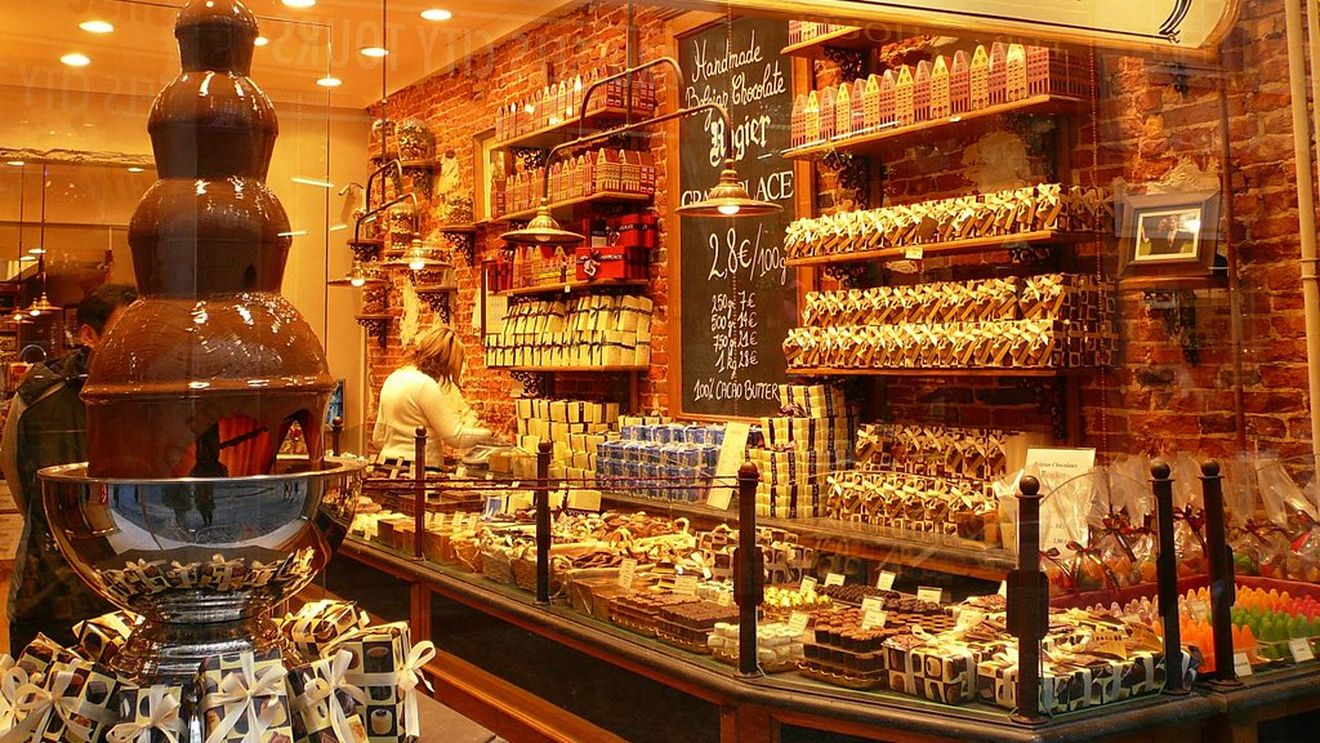 Ciocolatierii belgieni, asaltați de comenzi de Valentine’s Day, dar afectați de prețurile record ale boabelor de cacao / „În 2022, vindeam praline cu 54 de euro pe kilogram. Acum prețul este de 84 de euro pe kilogram”