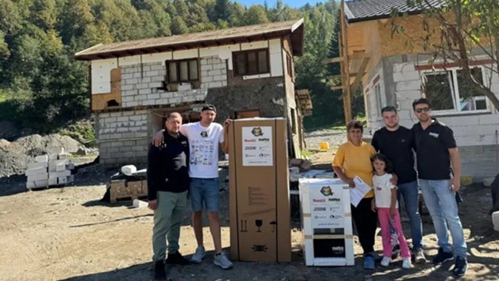 Solidaritate pentru Broșteni: 11 familii au primit frigidere și aragaze noi după inundații