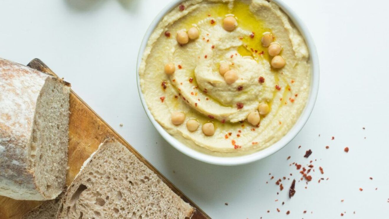 Hummus fără tahina. O variantă cu ulei de măsline, pe placul celor care nu agrează pasta de susan. Cum se poate folosi năutul uscat