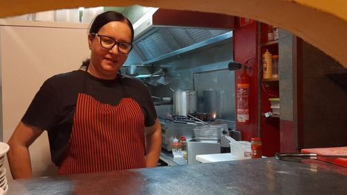 Crina Roșu a adus gastronomia românească în Catalonia acum mulți ani/ Zilnic gătește românește și este proprietara celui mai cunoscut restaurant românesc din Barcelona/ De ce le place spaniolilor mâncarea românească