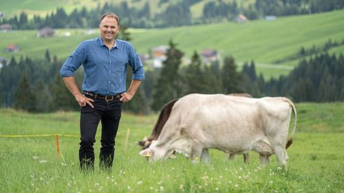 Partidul dreptei radicale din Elveția a numit un fermier la conducerea sa / Marcel Dettling: În Elveţia, oamenii sunt cei care guvernează, nu birocraţii de la Bruxelles