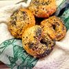 FOTO | Am încercat rețeta virală de bagels din trei ingrediente / Partea cea mai grea e că trebuie să aștepți să se răcească