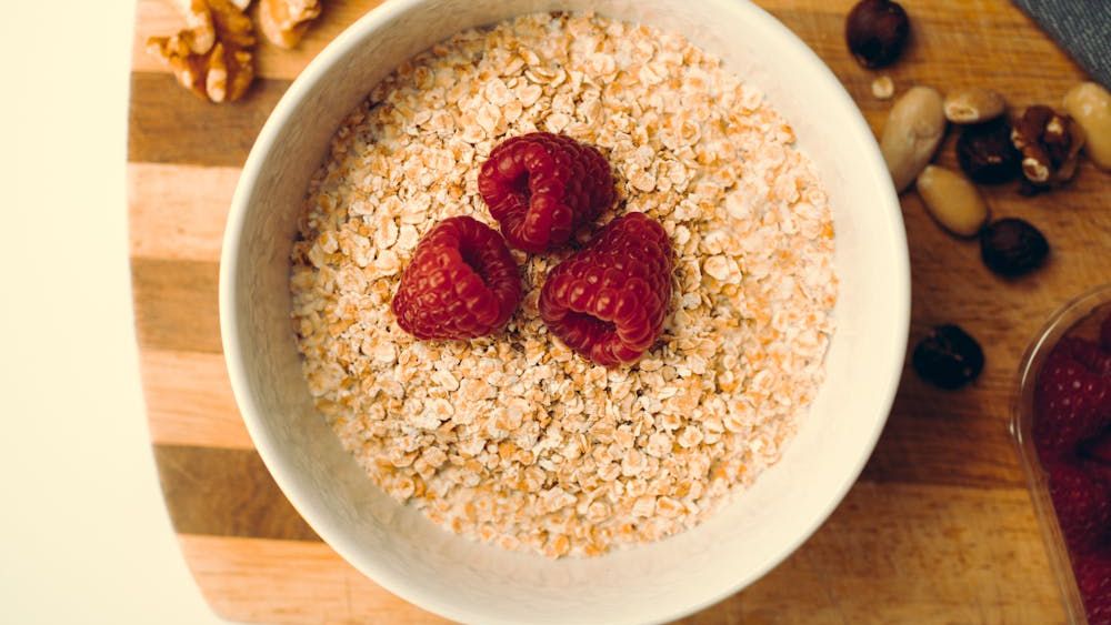 Te ajută fulgii de ovăz să ai scaun dimineața? Alte soluții eficiente pentru a merge la toaletă