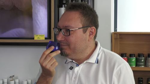 VIDEO | Uleiul de măsline se degustă ca vinul. „Nu se judecă după culoare”. Geo Dobre, somelier, trucurile care te ajută să recunoști un produs de calitate