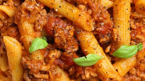 Cum să faci rapid un sos de roșii cu carne pentru paste. Bun și rece, ideal și pentru mâncarea la pachet