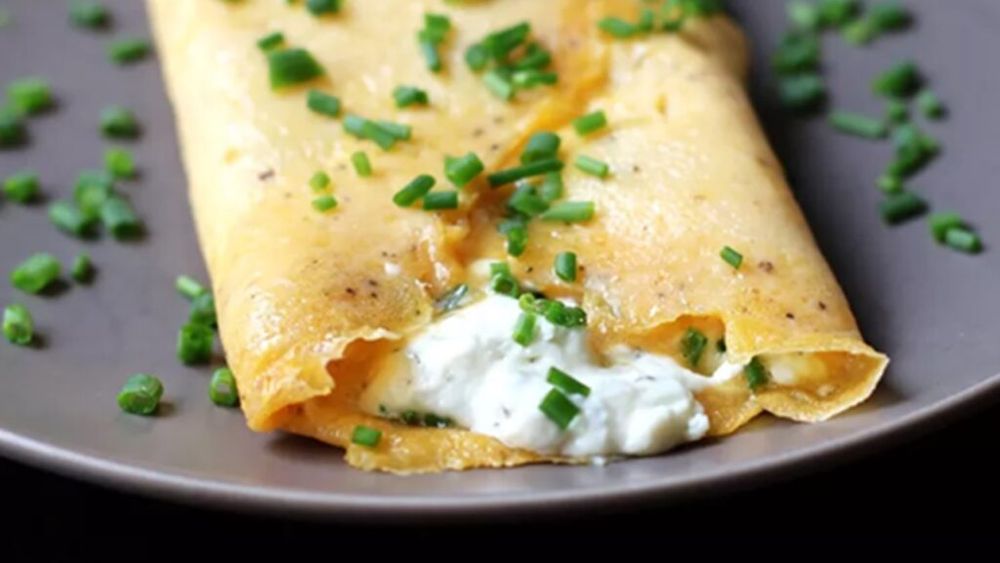 Ți-au rămas albușuri după ce ai folosit gălbenușul la maioneză sau prăjituri? Nimic mai simplu: fă o omletă din ele, în care adaugi ierburi aromatice/ Este dietetică, pufoasă și bogată în proteine