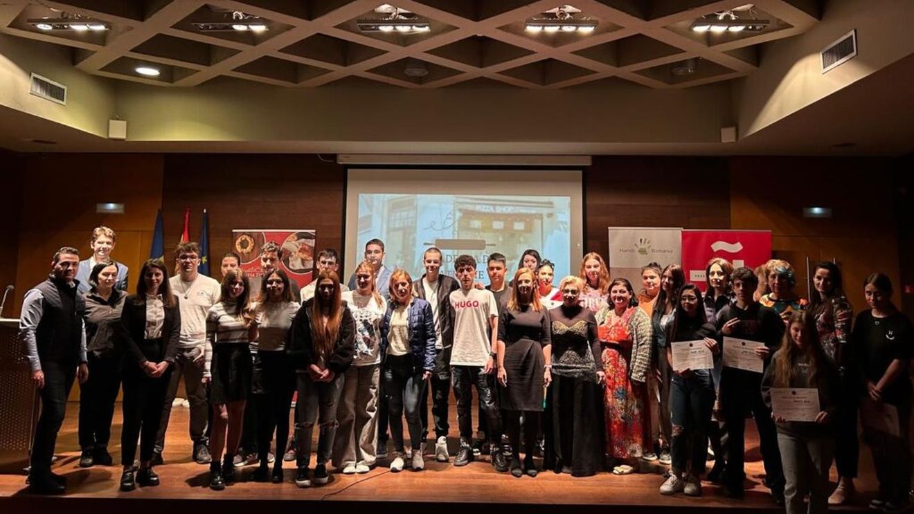 Pasiunea tinerilor pentru patiserie, descoperită în preparatele bunicii / Elevă: ,,Mă captiva, stăteam foarte mult pe lângă ea să o ajut și așa am reușit să învâț”