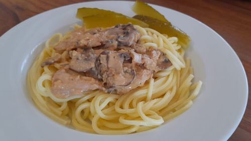 Rețetele Juanitei. Stoganoff de piept de curcan - tocănița cu sos de muștar și smântână