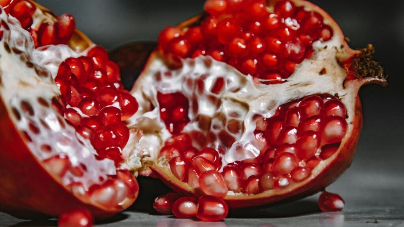 Rodia: fructul cultivat încă din antichitate pentru proprietățile sale de vindecare / Alungă oboseala și susține creșterea masei musculare, fiind esențială pentru sportivi