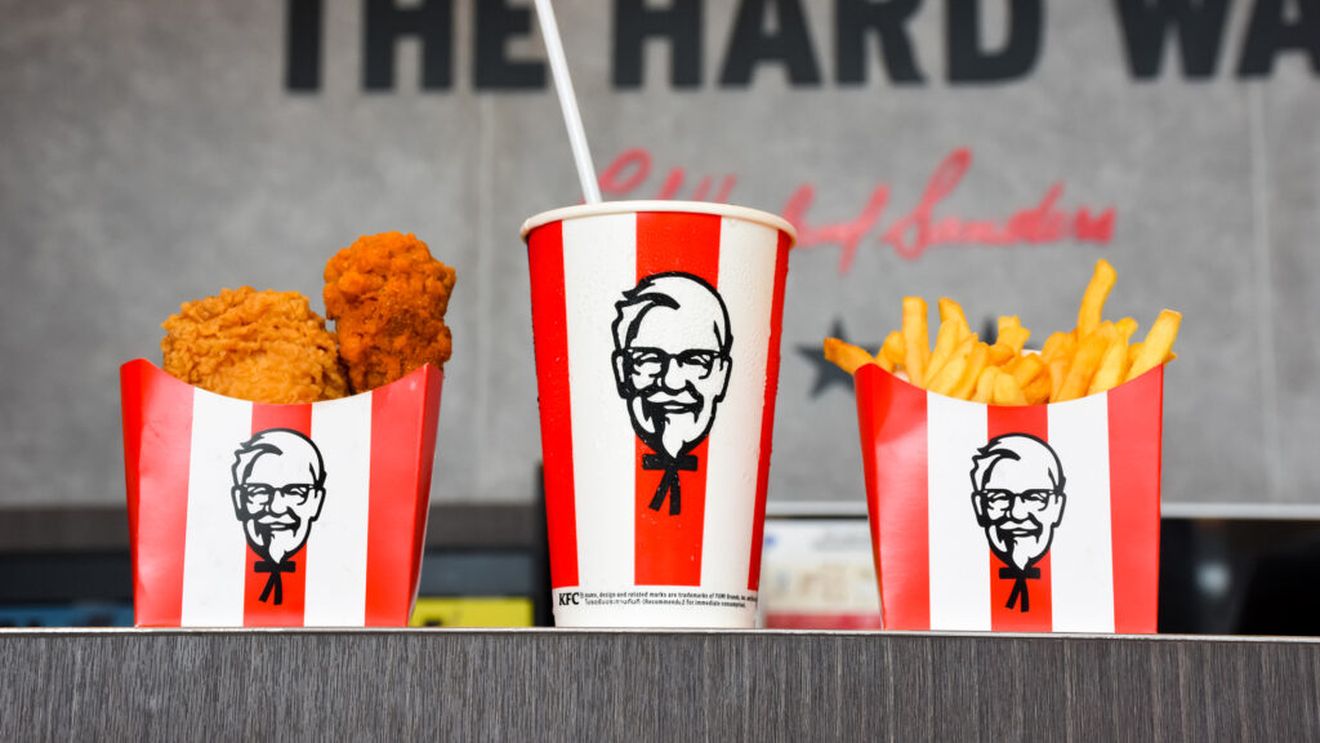 KFC renunță la Pepsi după aproape 40 de ani și trece la Coca-Cola în restaurantele din SUA