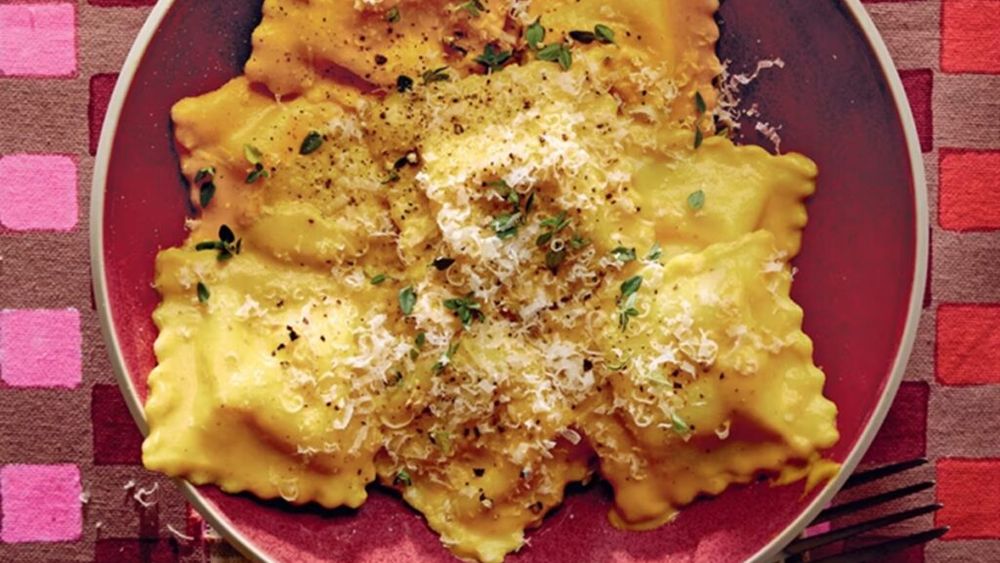 Ravioli cu sos cremos de dovleac, un prânz ușor sau o cină rapidă/ Ideal pentru o zi aglomerată, înainte de sărbători