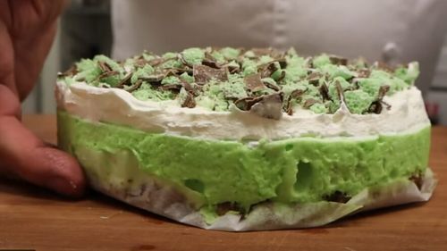 Desertul preferat al regretatei regine Elisabeta, făcut cu mentă și ciocolată neagră, a rămas în meniu la Castelul Balmoral. Regele Charles detestă ciocolata