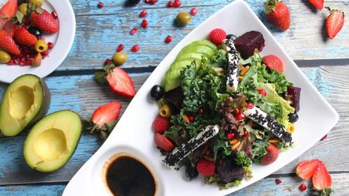 Cele mai bune cinci tipuri de alimente care te pot ajuta să-ți reglezi hipertensiunea arterială/Mănâncă patru porții de fructe și legume pe zi, cereale integrale, nuci și semințe, dacă vrei ca inima ta să fie bine