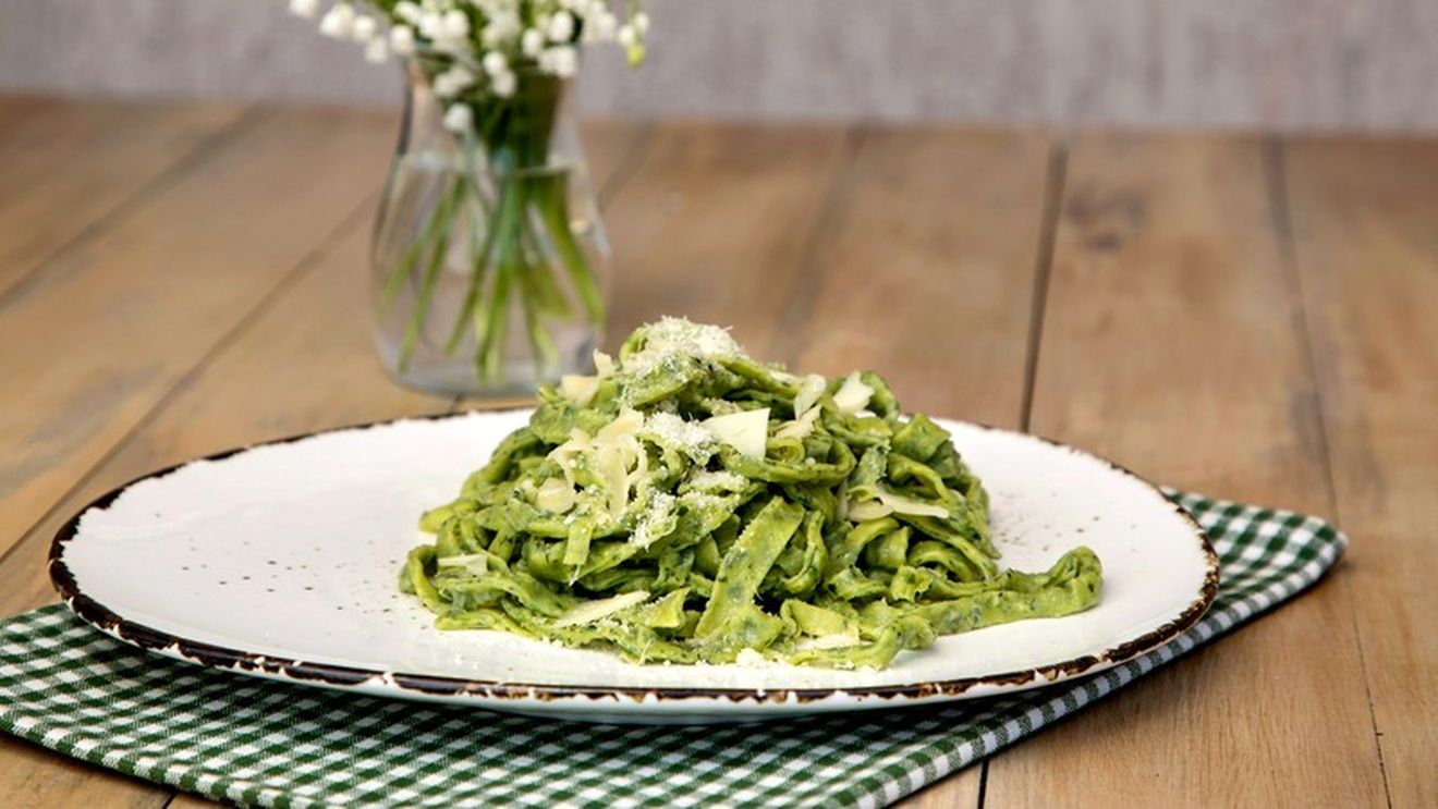 Pastele de vineri seară. Nu e nevoie de rețetă ca să faci un pesto de leurdă. Iată tot ce poți pune în el și cum îl folosești peste paste