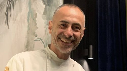 Cum a învățat un chef italian să folosească în preparatele sale ierburi aromatice și multe feluri de condimente, eliminând complet sarea