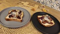 FOTO Bruschette cu prune, gustarea care aduce aromele toamnei pe masă. Ai nevoie de doar trei ingrediente și zece minute