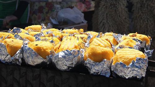 VIDEO | Cât costă o porție de bulz la Târgul de Crăciun din Craiova