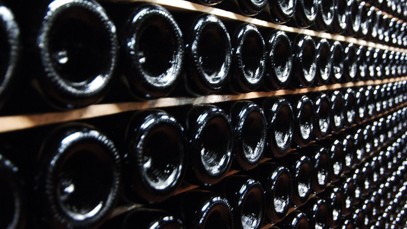 Vinul de lux a înregistrat o scădere drastică la vânzare în UK anul trecut, confirmând criza de sector la nivel internațional