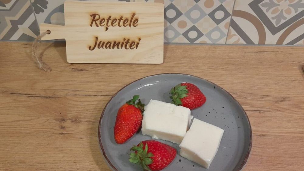 Griș cu lapte și fructe, un mic dejun dulce, chiar dacă nu conține zahăr/ Ideal pentru copii și cei care vor să evite zahărul procesat